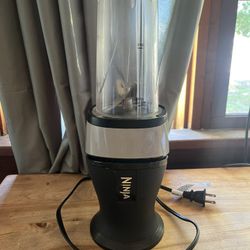 Ninja Fit Compact Personal Blender | Portable Blender for Smoothies, Shakes, and Frozen Blending | I