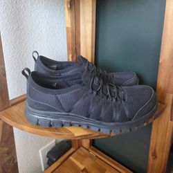 Woman 9.5 black sketchers slip on memory foam