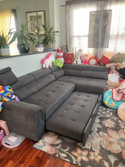 Like New Sleeper Sectional W/ Adjustable Headrest
