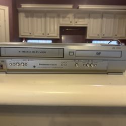 Sanyo  DVD/VCR Combo player in silver