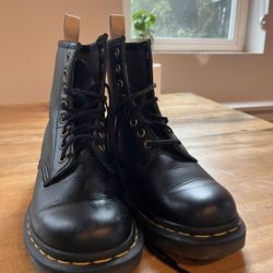 Dr Marten Women Size 7 1460 Smooth Leather