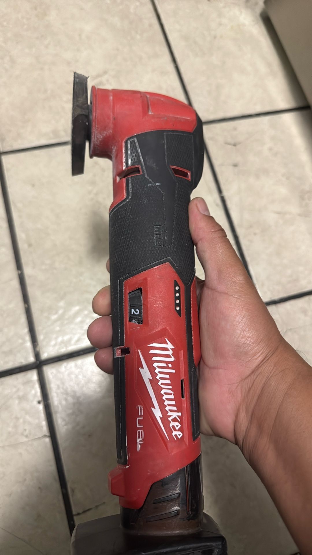 multitool. m12. fuel  no bateria