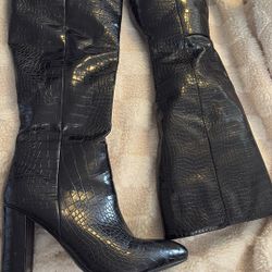 Fashion Nova Boots Size 7