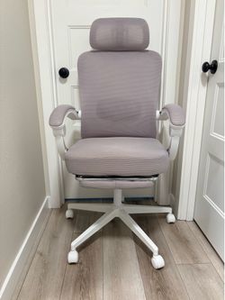 Ergonomic Office Chair in Light Lavender