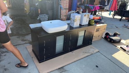 Restroom sink