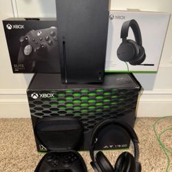Series X Console Bundle 1TB Extra Two Controller Four Games And More 