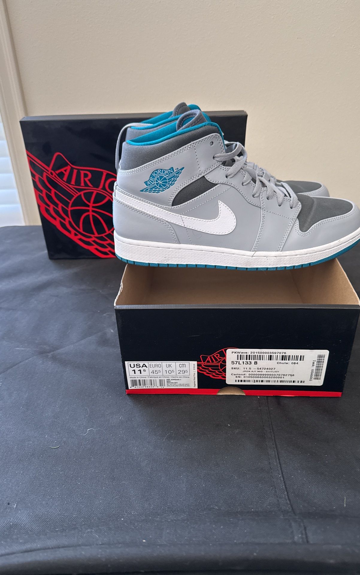 Jordan 1 Mid
