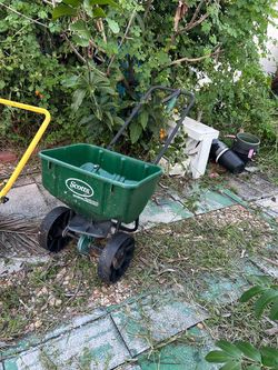 Scotts Fertilizer spreader