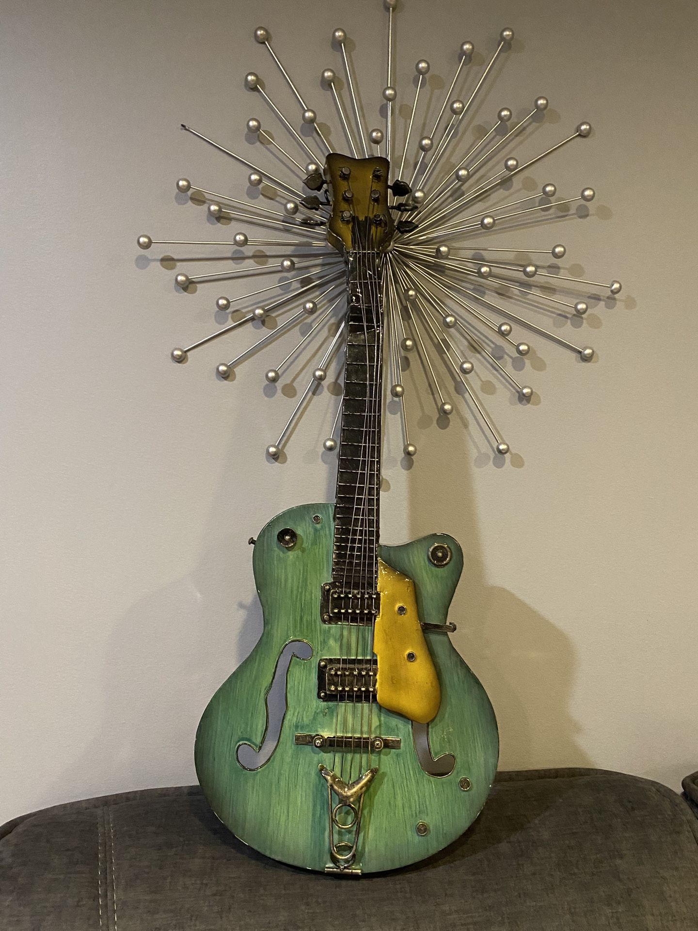 METAL GUITAR WALL DECORATION