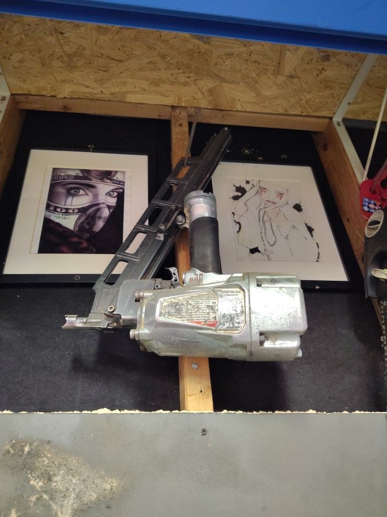 Hitachi NR83A framing nailer