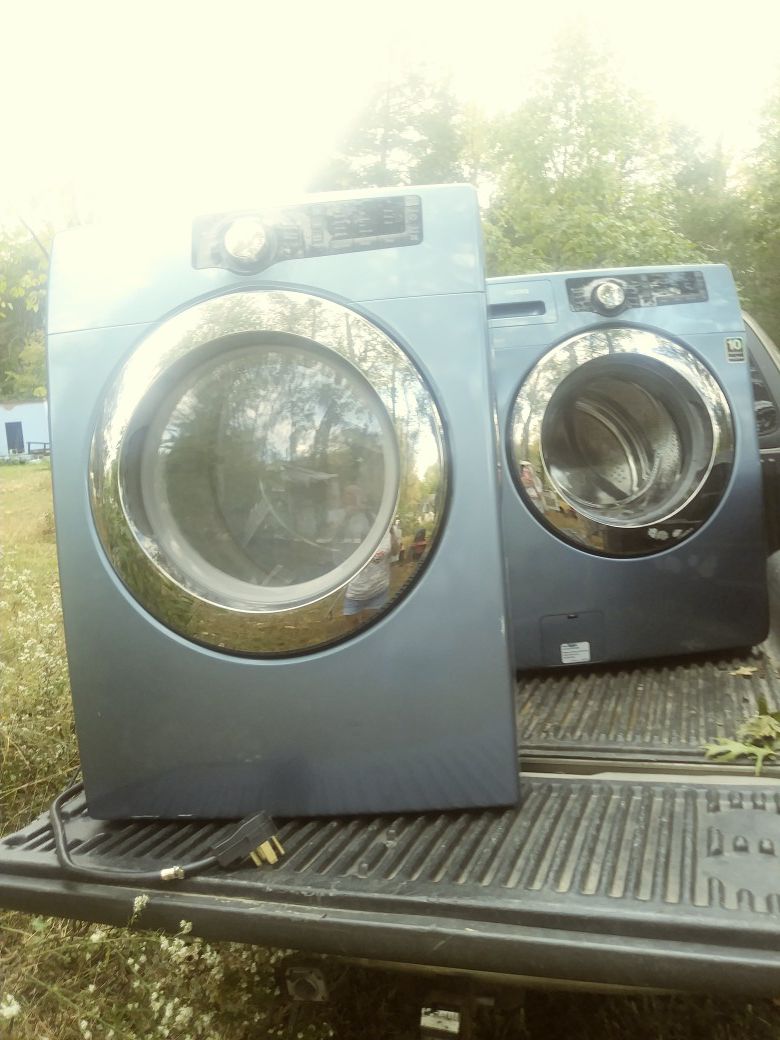 CHANGE IN PrICE. MUST SELl. Sanyo. Washer and dryer set