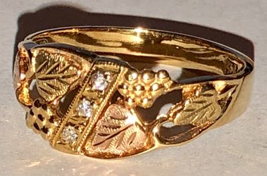 Black hills 10k gold diamond wedding band / ring