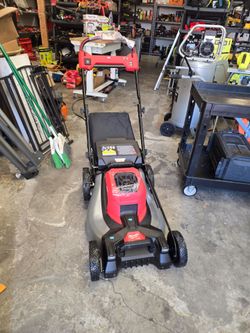 Milwaukee M18 FUEL Cordless Self-Propelled Lawn Mower panchos tools