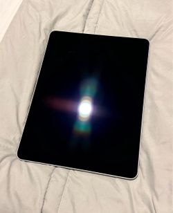 iPad Pro 12.9” (5th Gen, M1) Wi-Fi + 5G Cellular