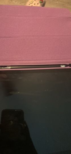 iPad 9th Gen Bundle – Like New – WiFi + Cellular – 64GB !!! Only message if interested in purchase
