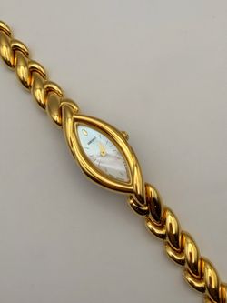 Seiko Women’s 4N00-6739 Vintage Gold-Tone Heart-Link Quartz Watch Mother-of-Pearl Dial