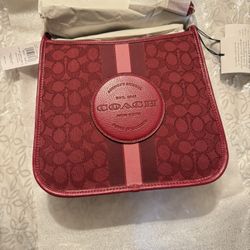 COACH DEMPSEY sac de classeur rouge Apple signature patch à rayures jacquard