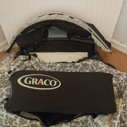 Graco Pack n Play With Bassinet 