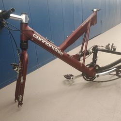 "CANNONDALE" MOUNTAIN" BIKE "