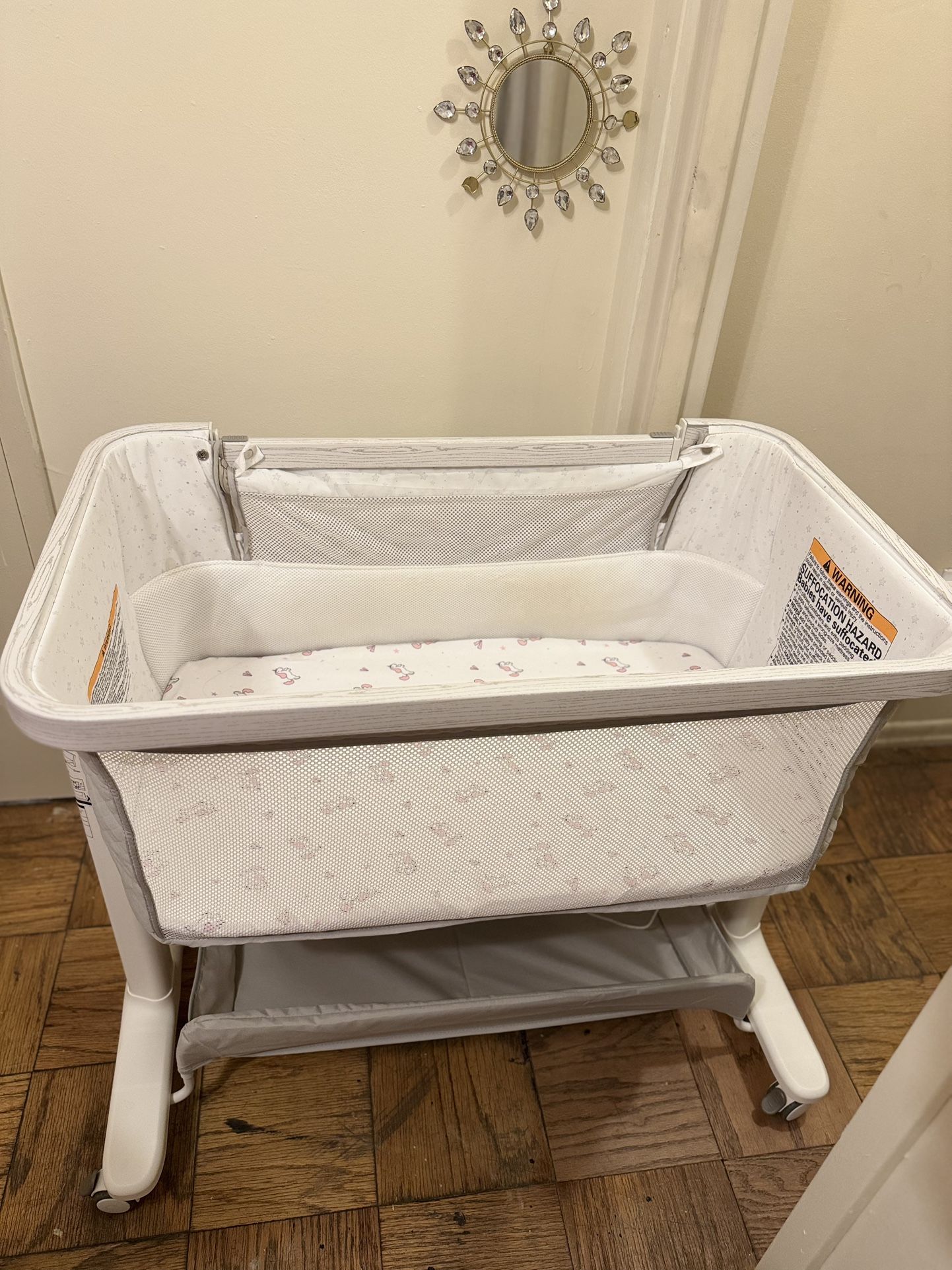 ✨ Baby Crib/Bassinet – Excellent Condition ✨