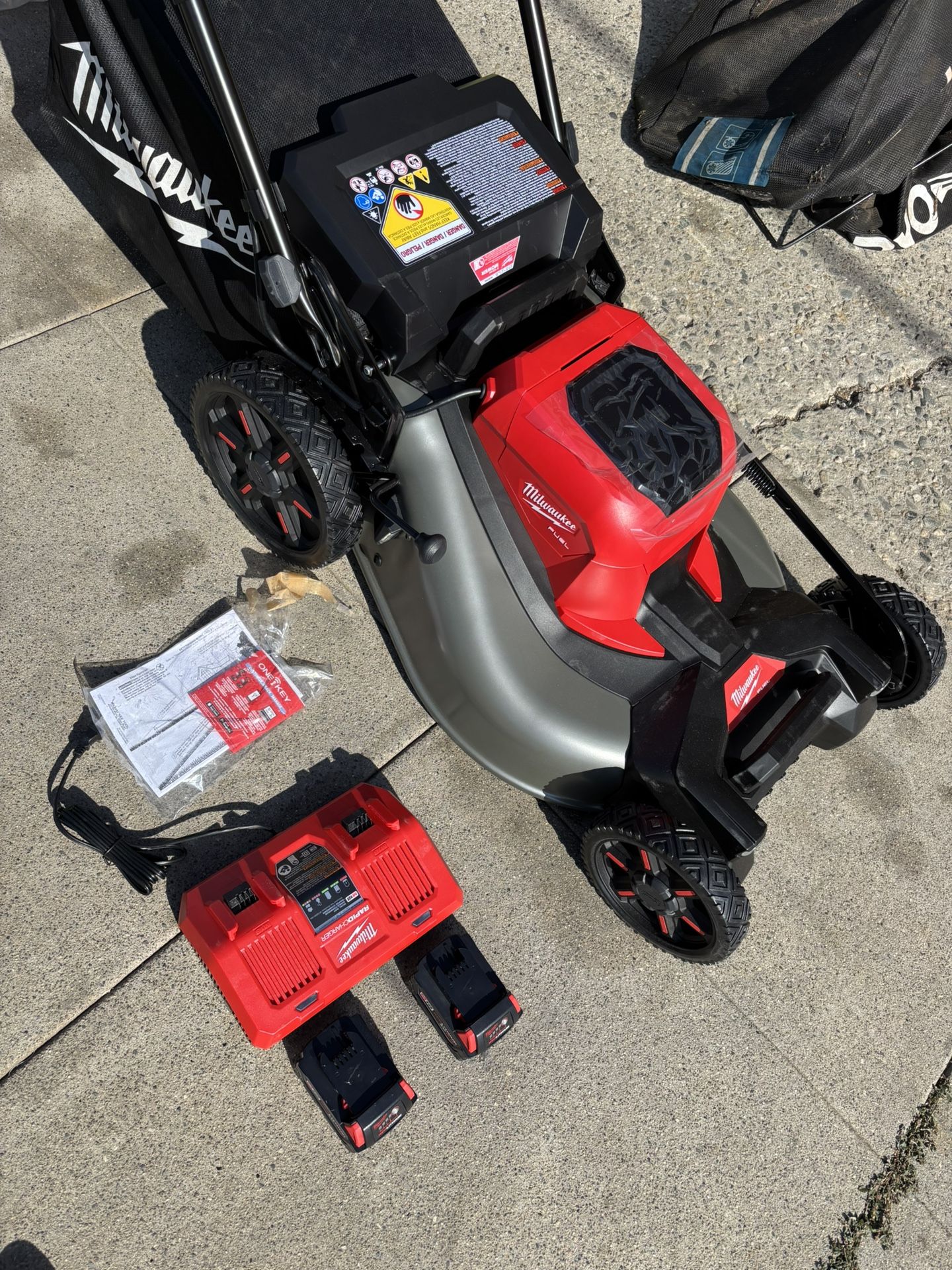 Podadora. Milwokee Baterías. De 5.0 H