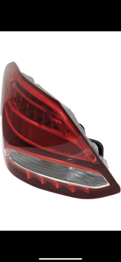 2015-2018 Mercedes Benz C250 - Driver Side Tail Light 