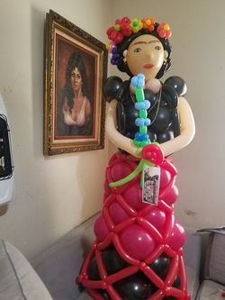 Frida balloon decoration