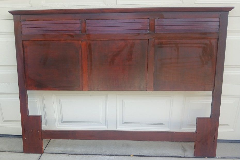 FREE Hardwood QUEEN Headboard Good condition if you come and get it