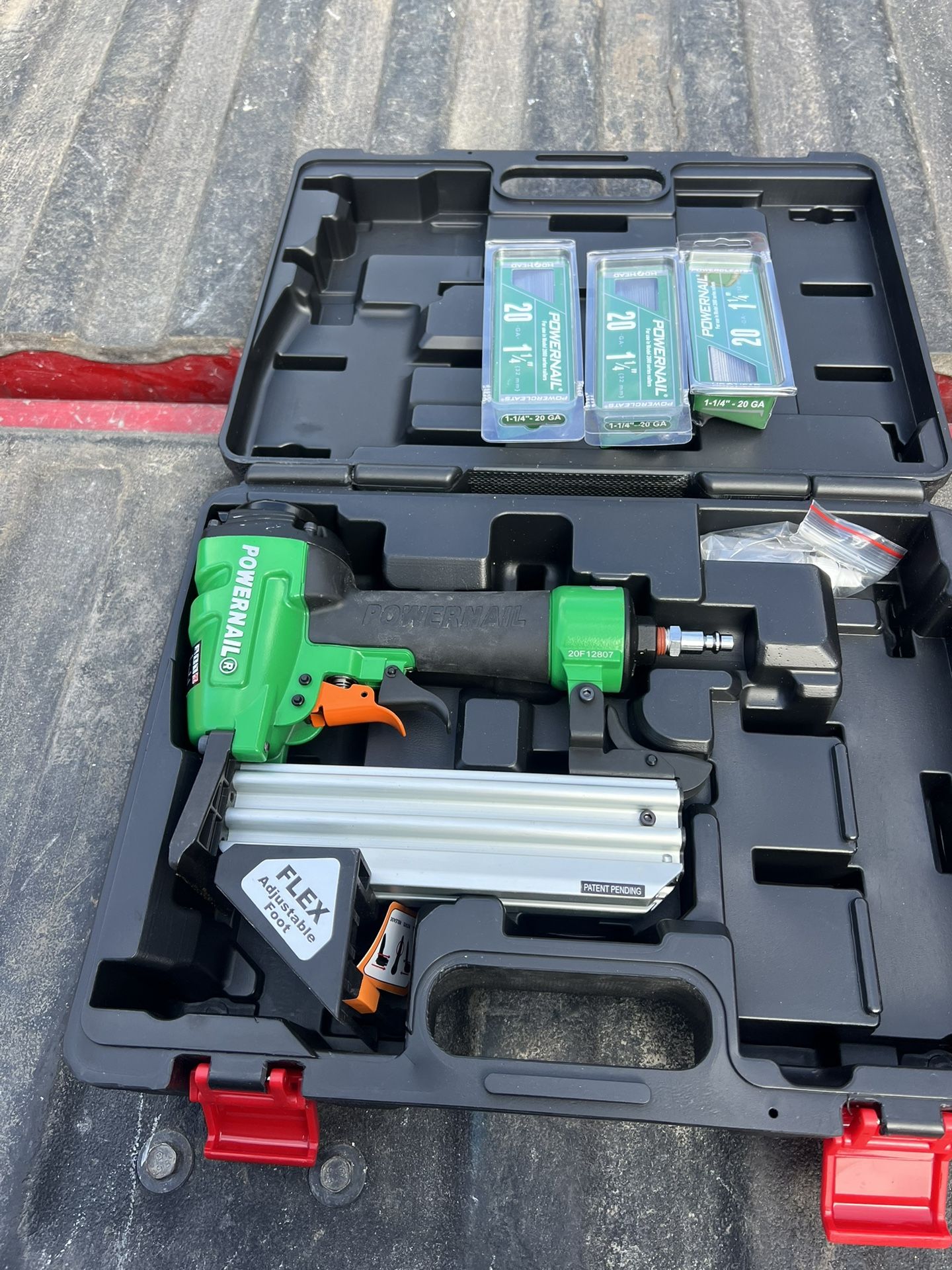 POWERNAIL 2000F Pneumatic 20-Gauge Cleat Nailer