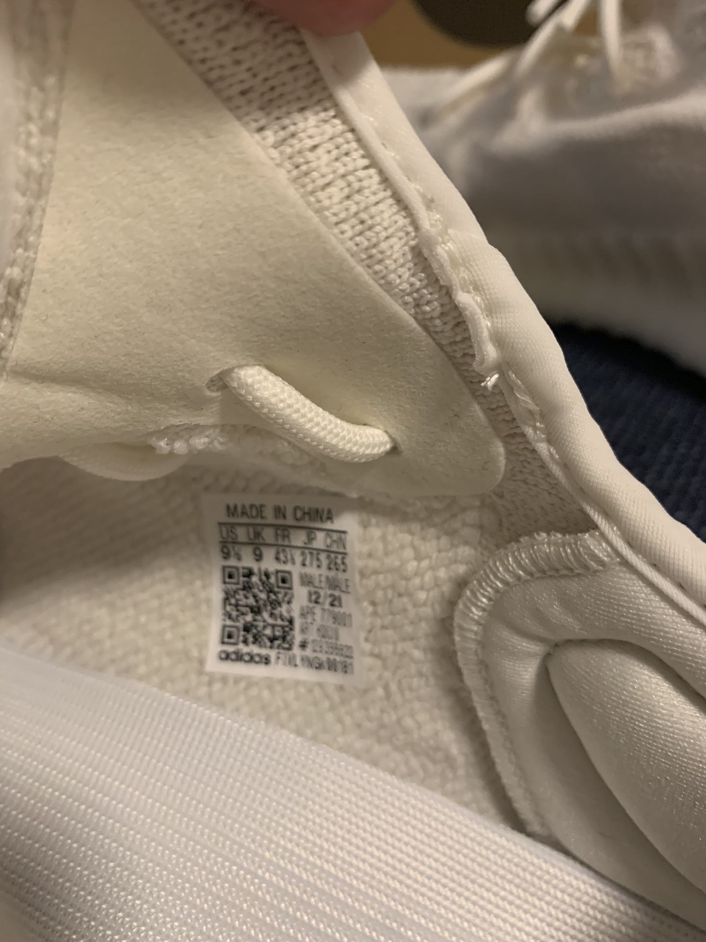 Yeezy cream 2025 white tag