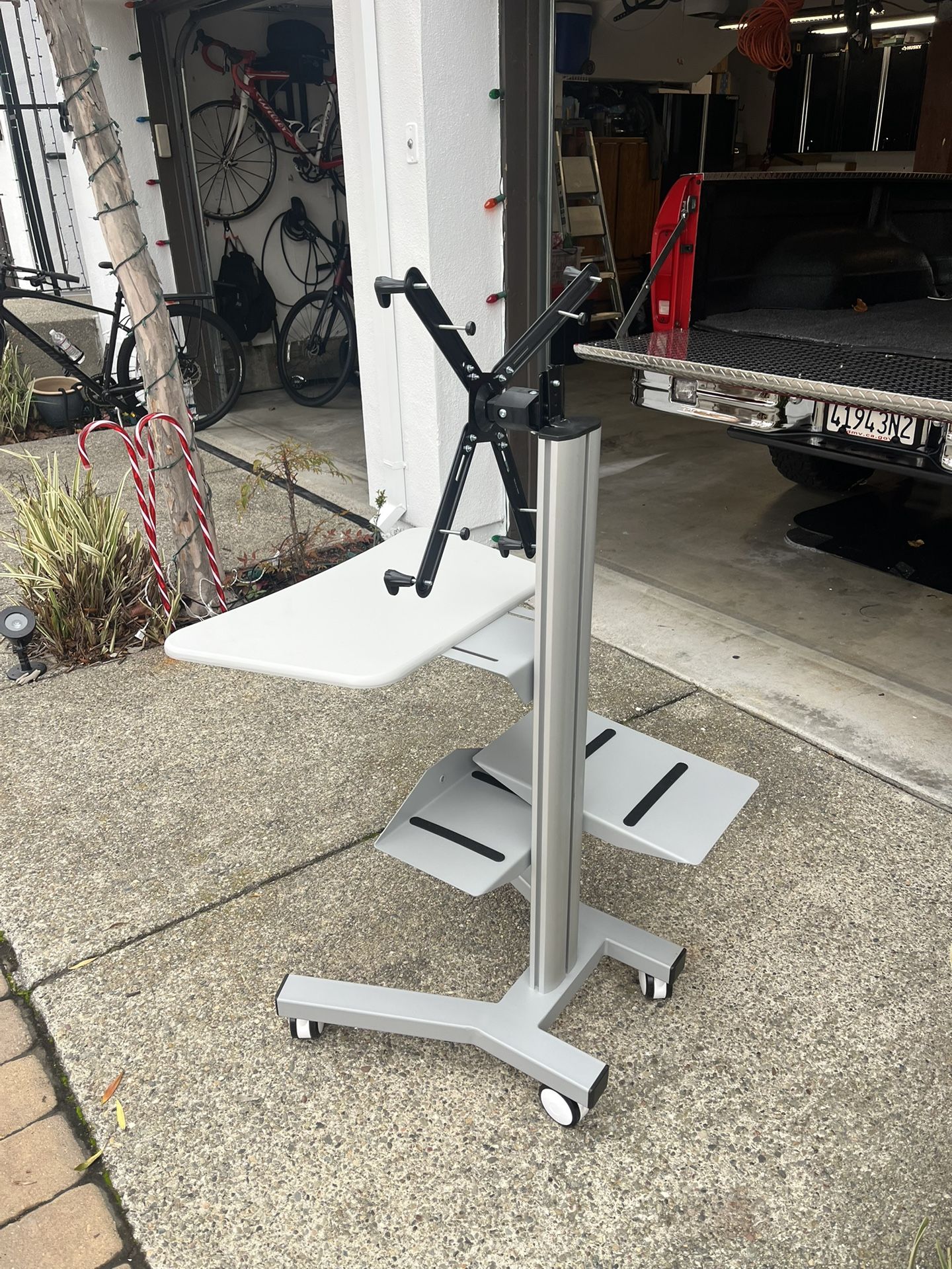 Brand new roll around computer desk