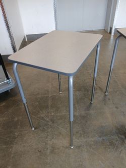 ** SMALL ADJUSTABLE TABLES