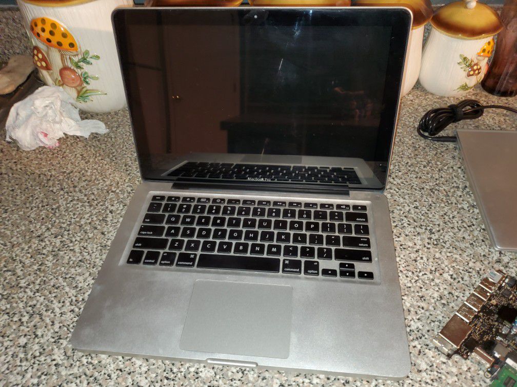 Macbook Pro 13 (2011) AS IS