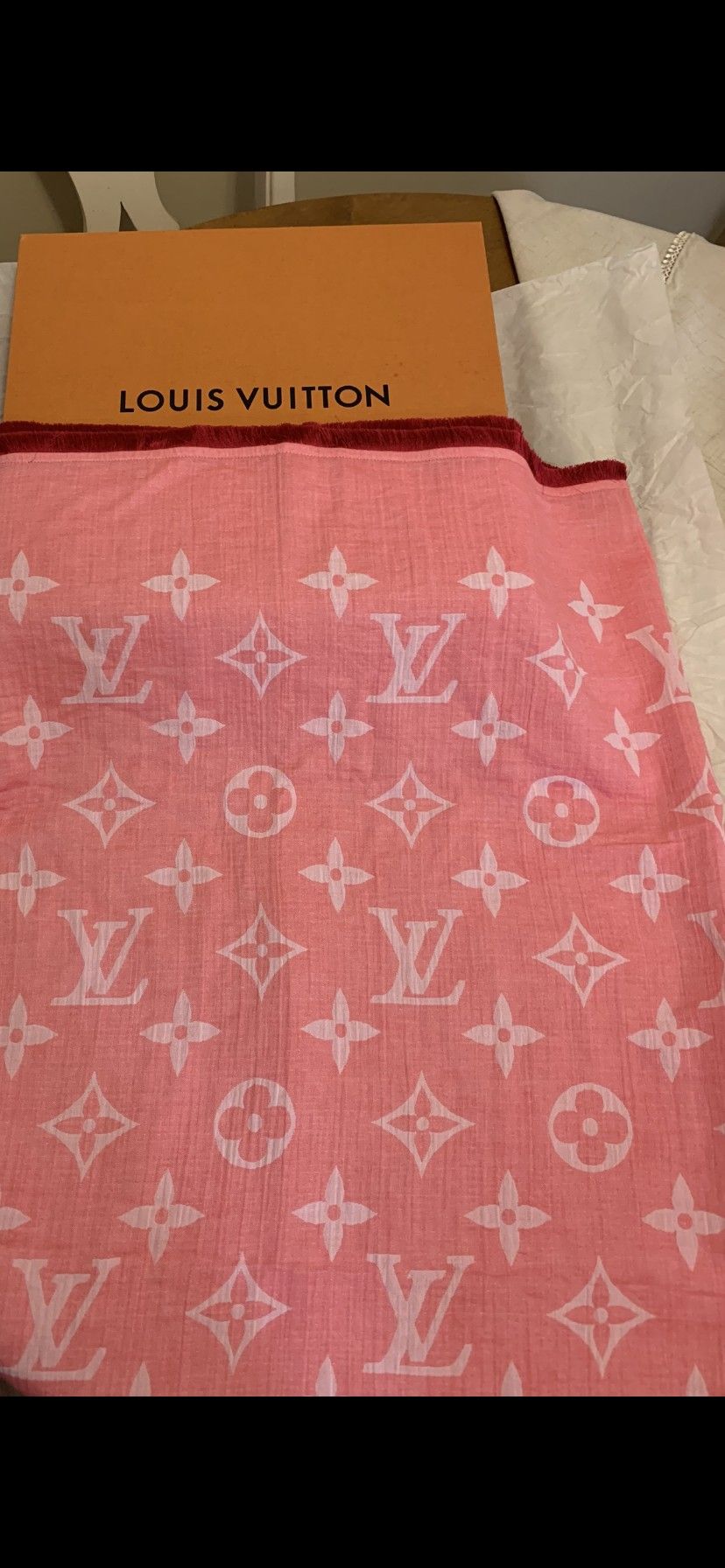 RARE LOUIS VUITTON SO SWEET
PINK MONOGRAM SHAWL/SCARF
M73697