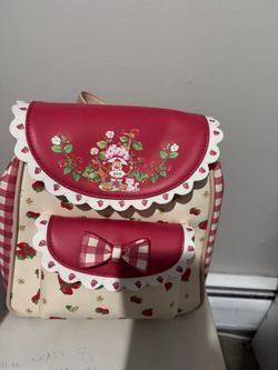 Bag strawberries short cake