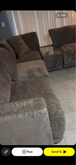 5 peice sectional couch built in speaker and charger ports/Bluetooth