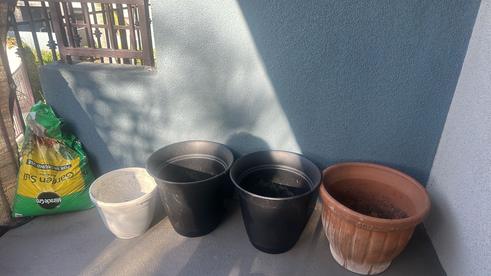 4 Planters/ Flower Pots