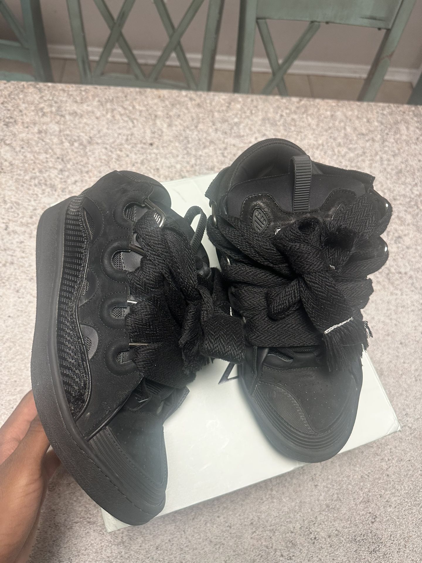 All black lavin curb