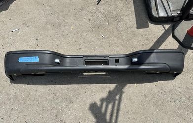 00-06 CHEVY TAHOE / SUBURBAN BLACK REAR BLACK BUMPER NO BRACKETS