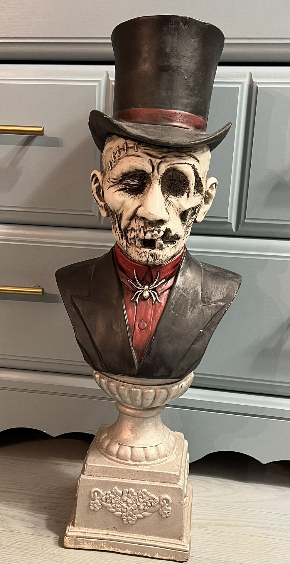 HORROR SCARY PORCELAIN STATUE