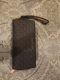Michael Kors jet set travel wallet/wristlet
