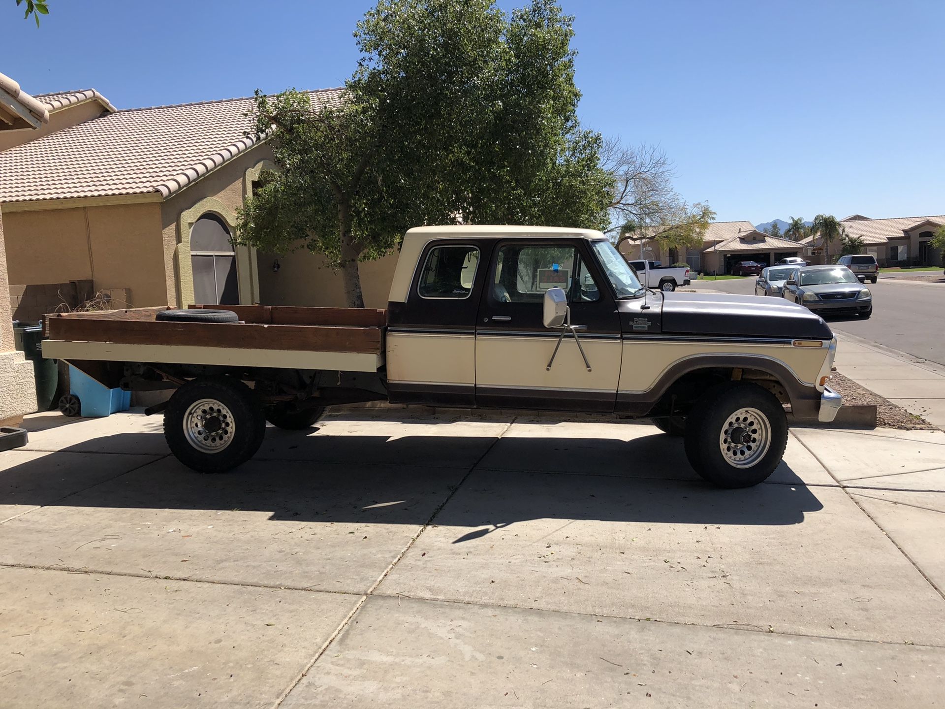 1979 Ford F-350 flat bed with a 460 motor. $2000 or best offer