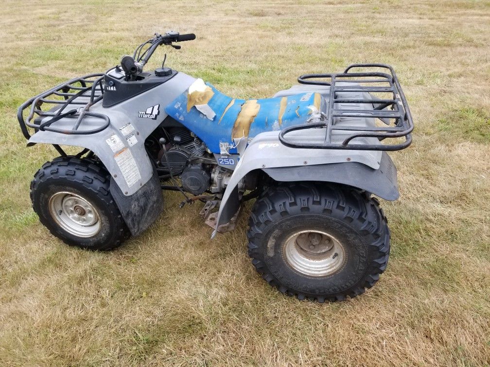 Yamaha moto 4 250