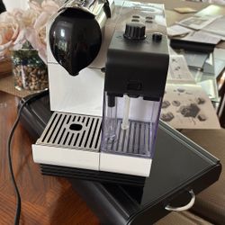 Nespresso (DeLonghi) Espresso/cappuccino Machine 