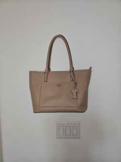 Guess Purse/Bag In Beige