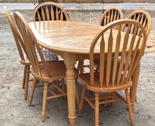 Dining Room table with 6 chairs