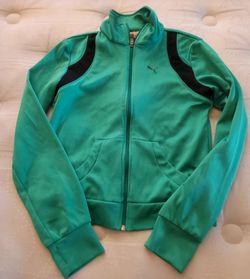 PUMA SportLifestyle women’s track jacket in a beautiful vibrant green with black accents. Full-zip front, stand-up collar and zippered pockets. Comfor