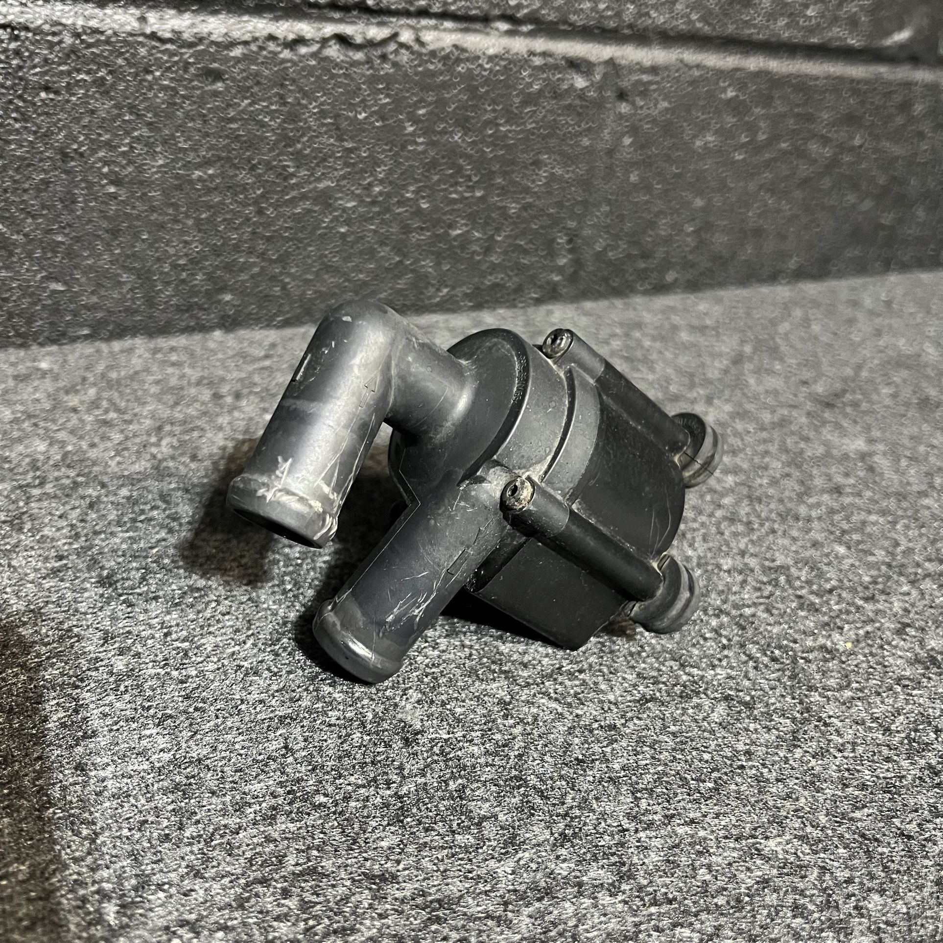BMW 5 7 Series F10 F07 F01 F02 Additional Auxiliary Water Coolant Pump (contact info removed)
