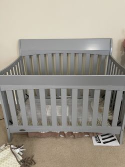 Graco Wooden Crib With Mattress & Bed Set