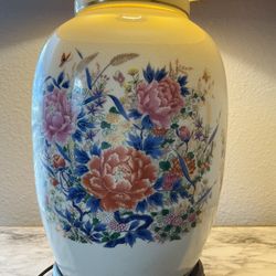 VINTAGE HAND-PAINTED PORCELAIN FLORAL TABLE LAMP